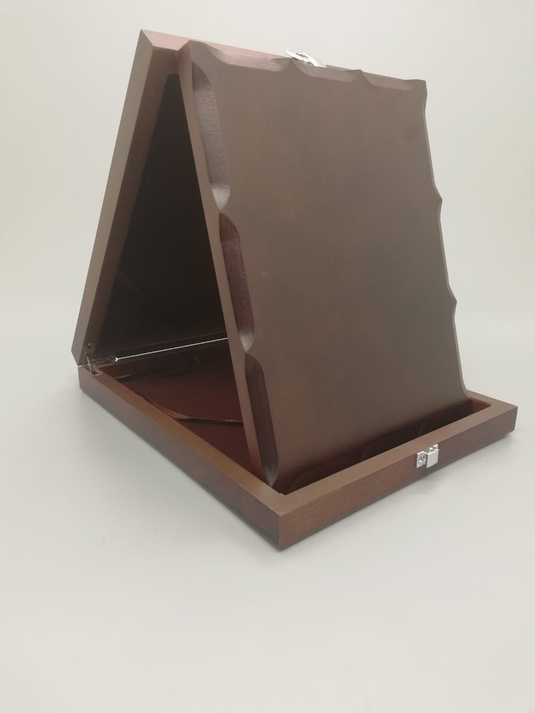 [039] Wooden Trophy