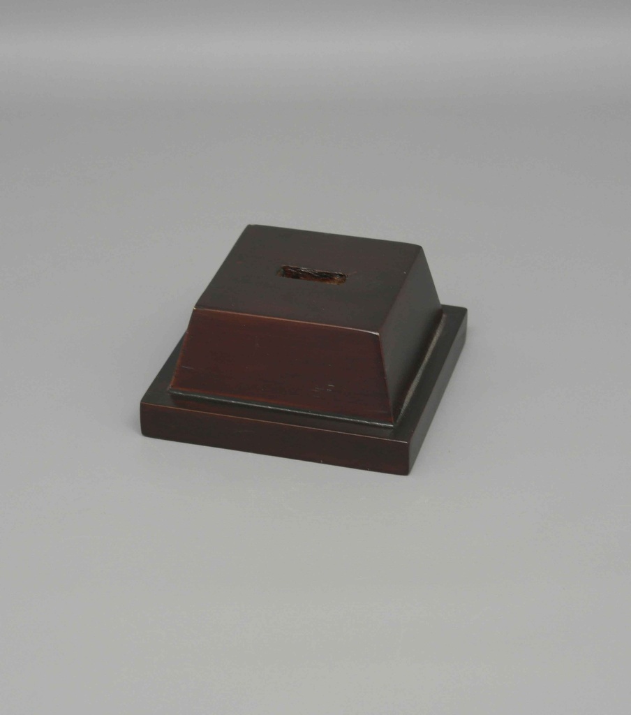[1050] Wooden Base For Trophy