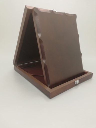 [039] Wooden Trophy (M)