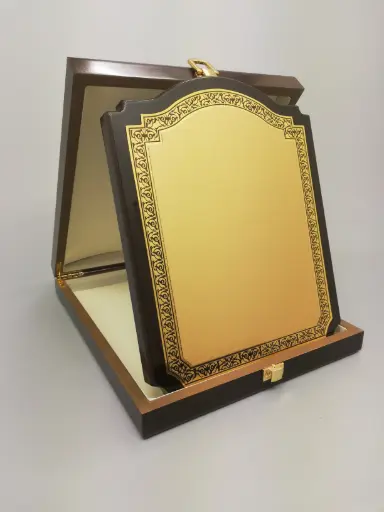 [992B] Wooden Trophy 
