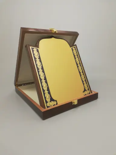 [0003] Wooden Trophy With Box 